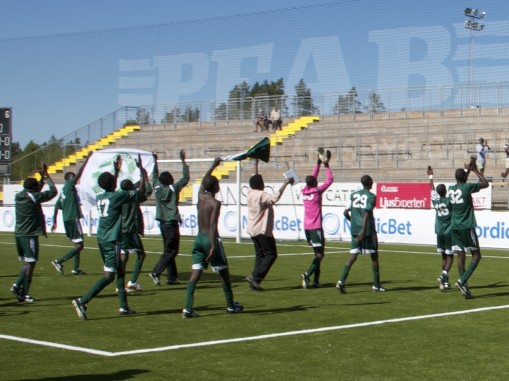 The 2014 Darfur United squad is connecting with Ostersund, Sweden's supporters.